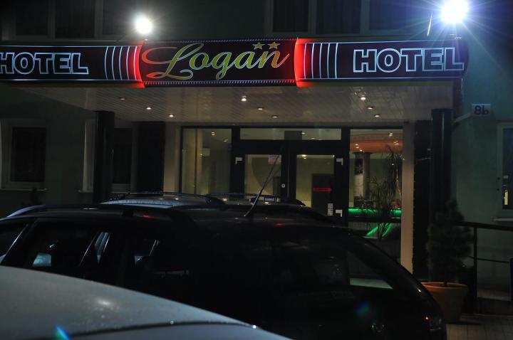 Hotel Logan** 1